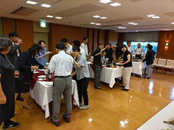 情報交換会で楽しんでいる皆さま